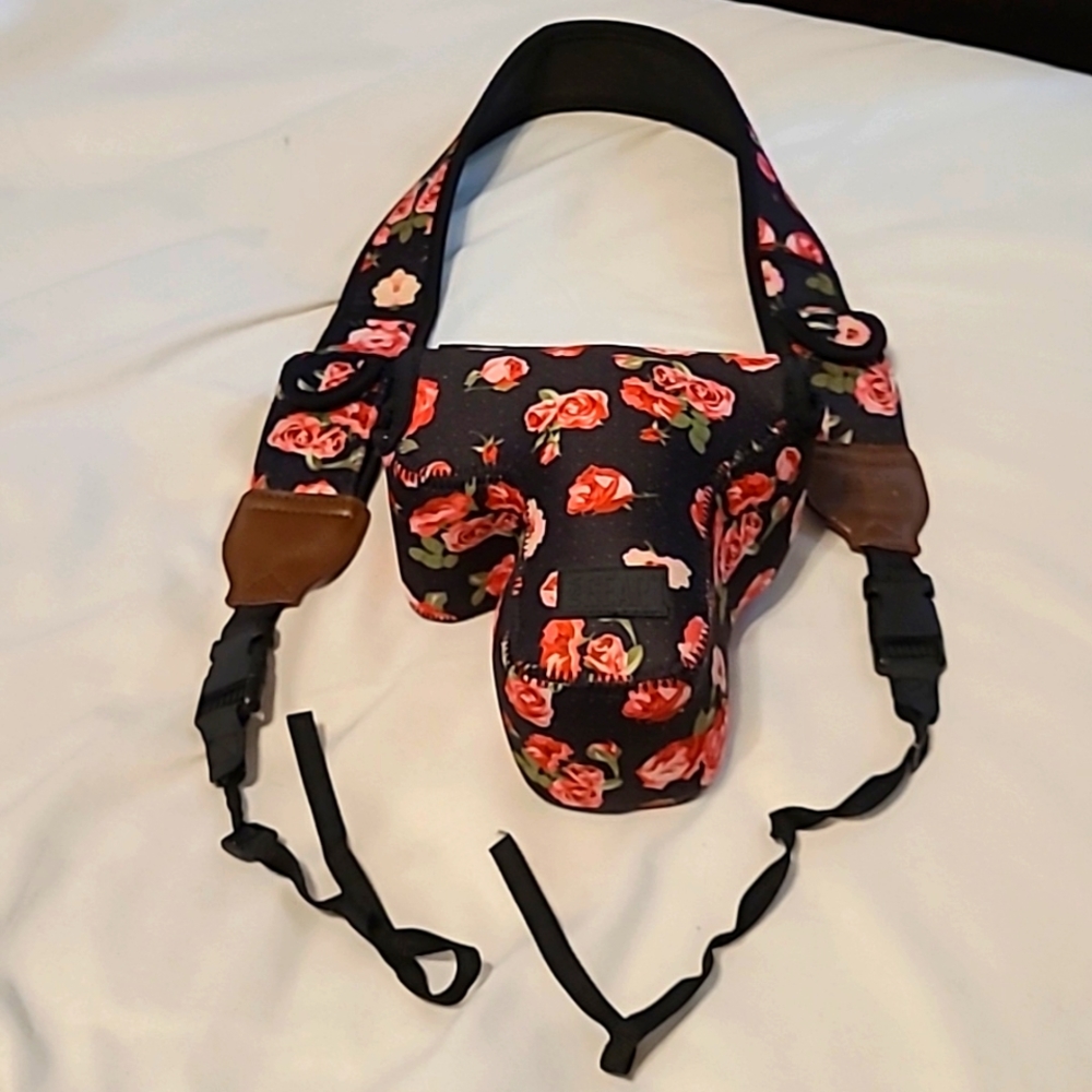 USA GEAR DSLR Camera Sleeve w/ Matching Strap (Floral)